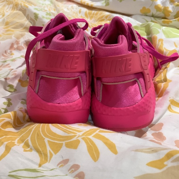 NIKE - Picture 3 of 4